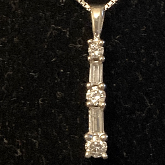 14kt past Present and future diamond pendant with chain